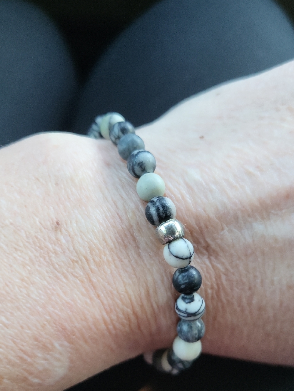 Marble-Effect Black & White Beaded Stretch Bracelet